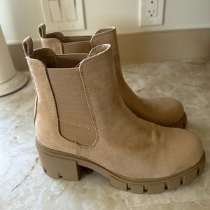 BRAND NEW Madden Girl Tessa Chelsea Boot in Taupe